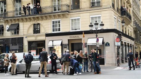 Paris: ce que l'on sait du braquage d'une boutique Chanel.